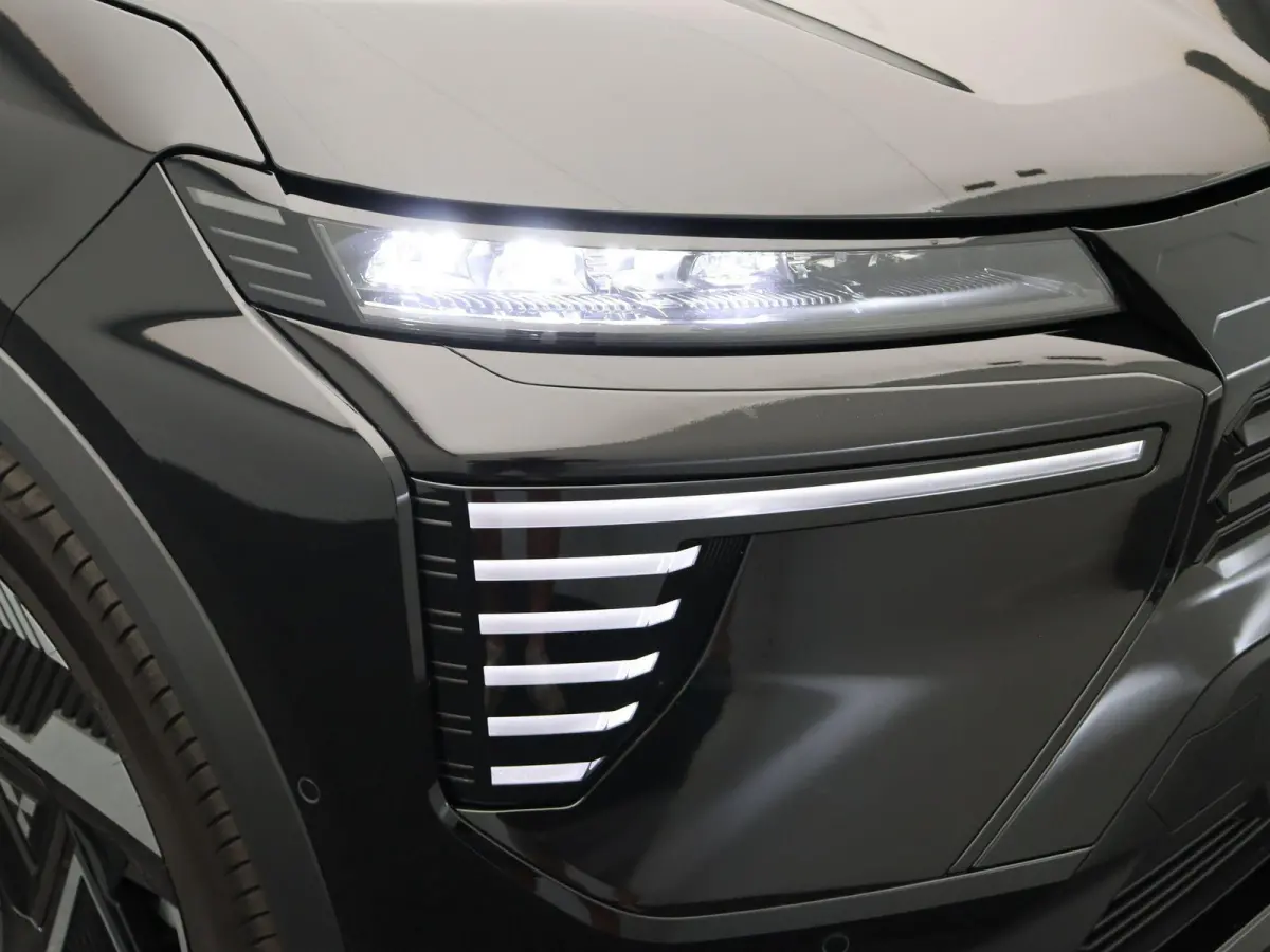 Instyle 87 kWh | Stoel-stuur verwarming | Lederen interieur | Elektrochromatish Panoramadak | Harman Kardon |