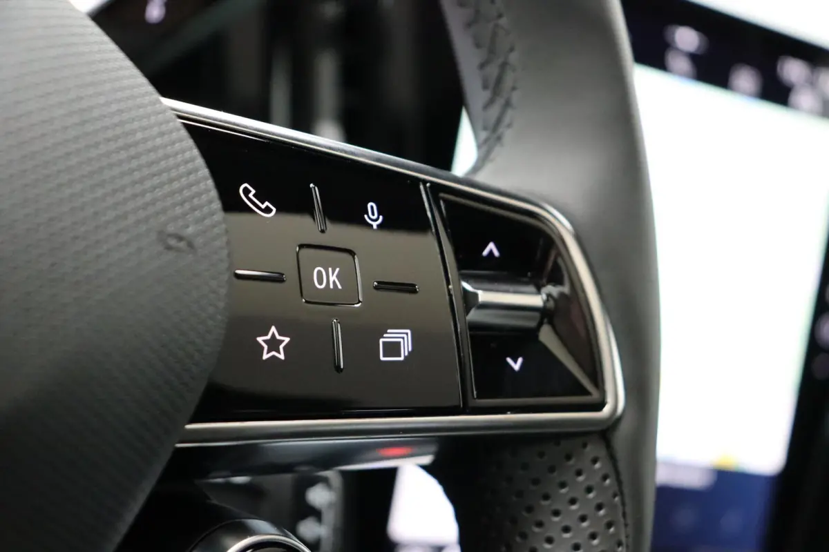 Instyle 87 kWh | Stoel-stuur verwarming | Lederen interieur | Elektrochromatish Panoramadak | Harman Kardon |