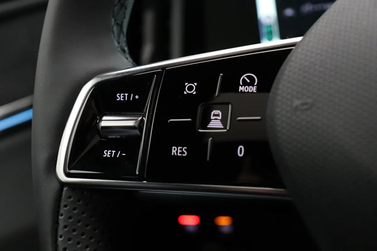 Instyle 87 kWh | Stoel-stuur verwarming | Lederen interieur | Elektrochromatish Panoramadak | Harman Kardon |