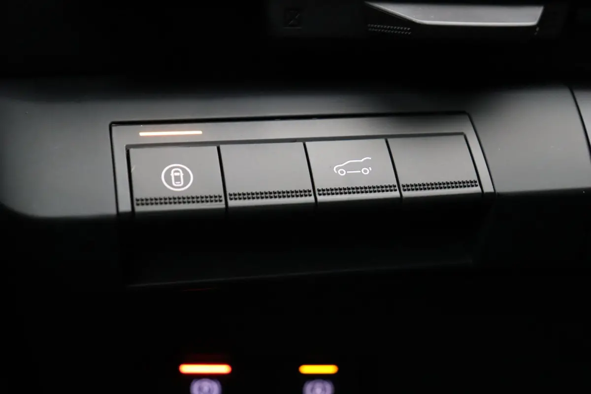 Instyle 87 kWh | Stoel-stuur verwarming | Lederen interieur | Elektrochromatish Panoramadak | Harman Kardon |