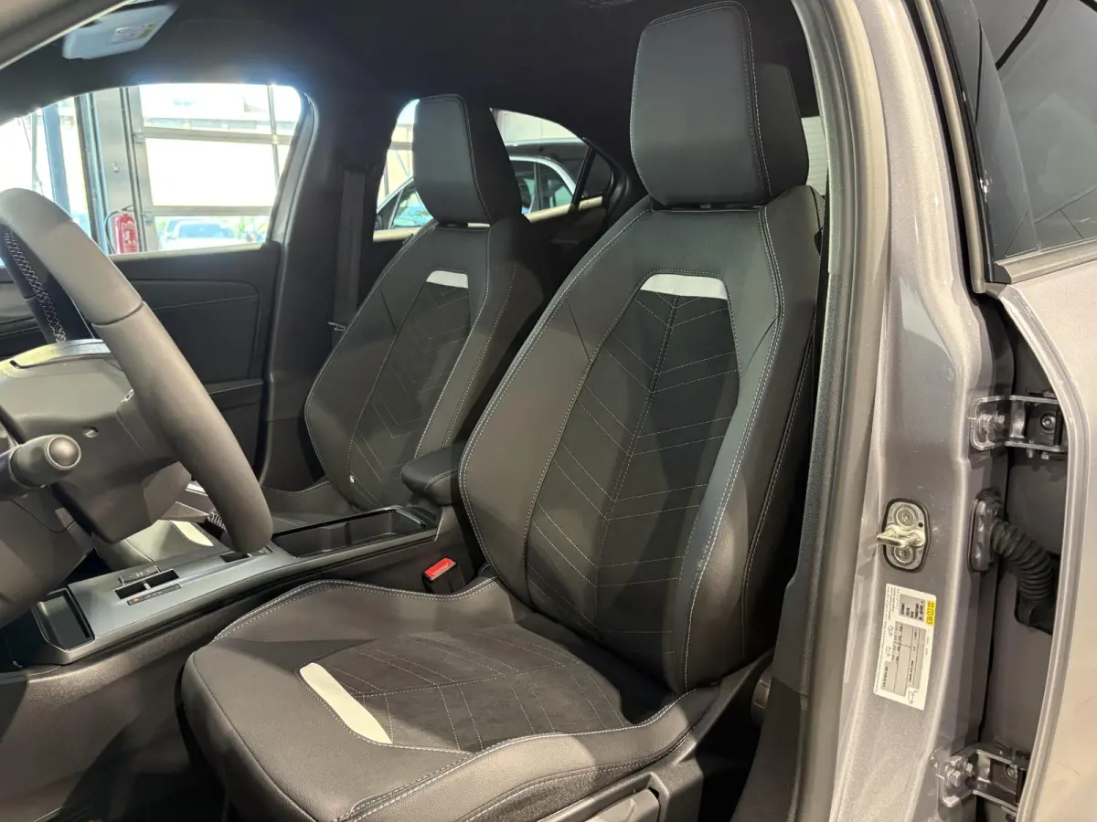 1.2 Turbo Hybrid GS Zwart dak
