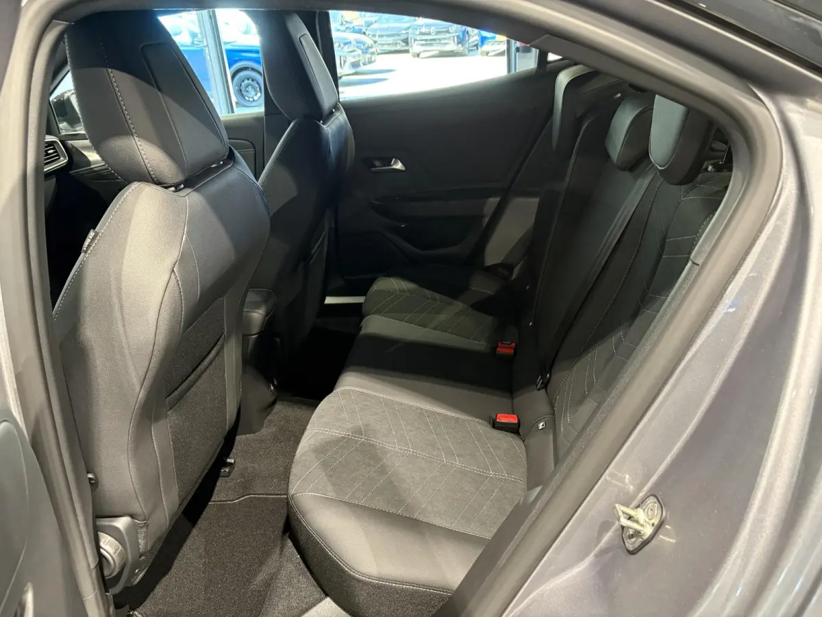 1.2 Turbo Hybrid GS Zwart dak