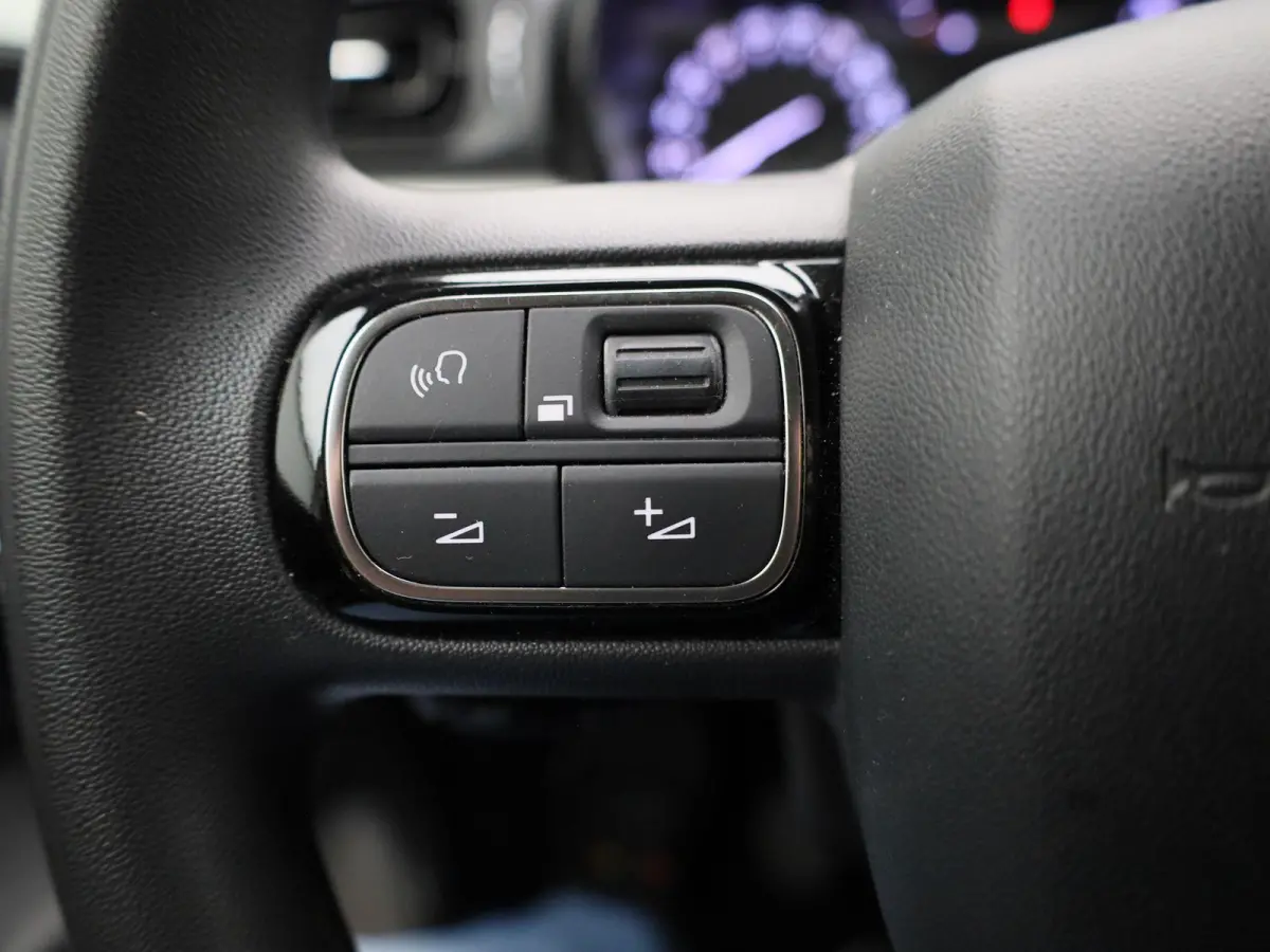 1.2 PureTech Feel | Apple Carplay / Android Auto | Airco | Privacy Glass |