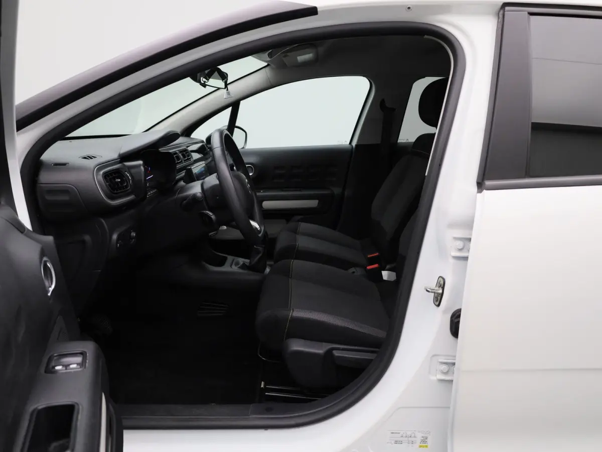 1.2 PureTech Feel | Apple Carplay / Android Auto | Airco | Privacy Glass |