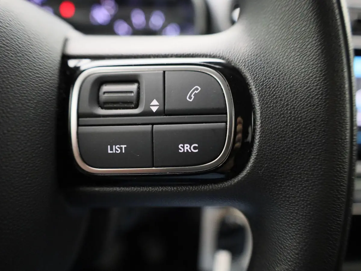 1.2 PureTech Feel | Apple Carplay / Android Auto | Airco | Privacy Glass |