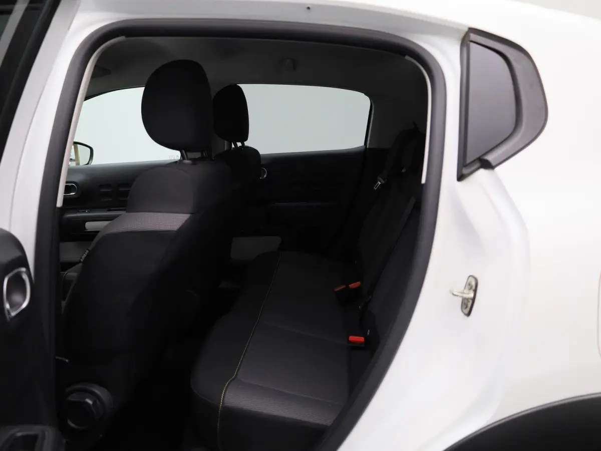 1.2 PureTech Feel | Apple Carplay / Android Auto | Airco | Privacy Glass |