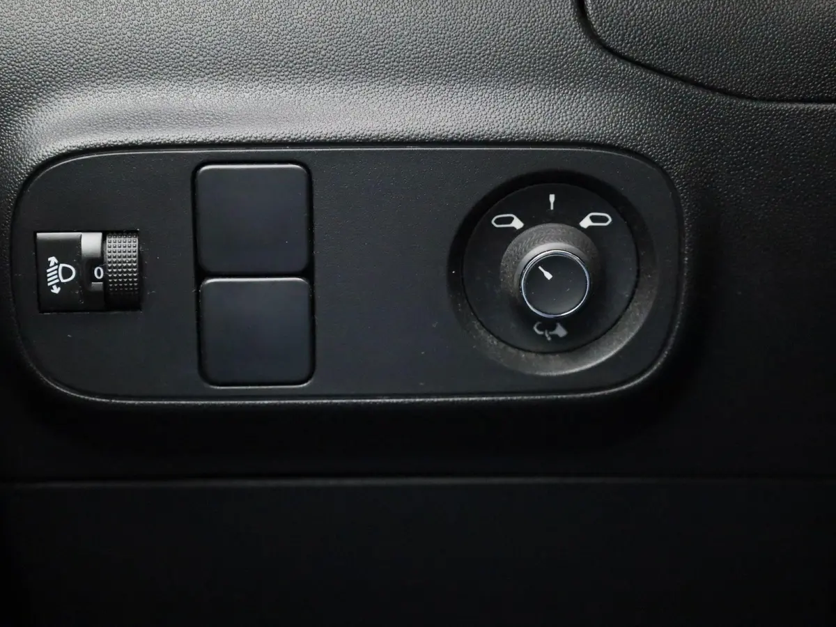 1.2 PureTech Feel | Apple Carplay / Android Auto | Airco | Privacy Glass |