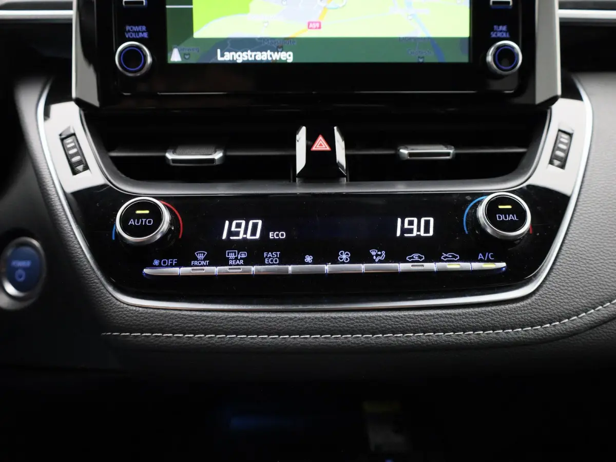 1.8 Hybrid Business Plus | Navigatie | Airco | Lichtmetalen Velgen | Privacy Glass | Camera | Keyless |