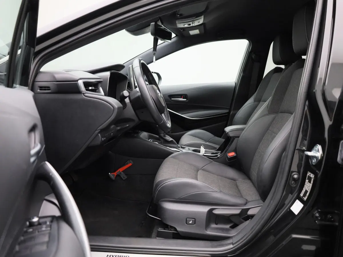 1.8 Hybrid Business Plus | Navigatie | Airco | Lichtmetalen Velgen | Privacy Glass | Camera | Keyless |