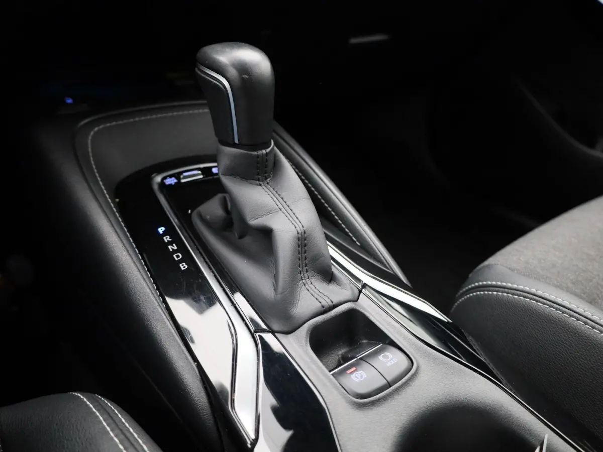 1.8 Hybrid Business Plus | Navigatie | Airco | Lichtmetalen Velgen | Privacy Glass | Camera | Keyless |