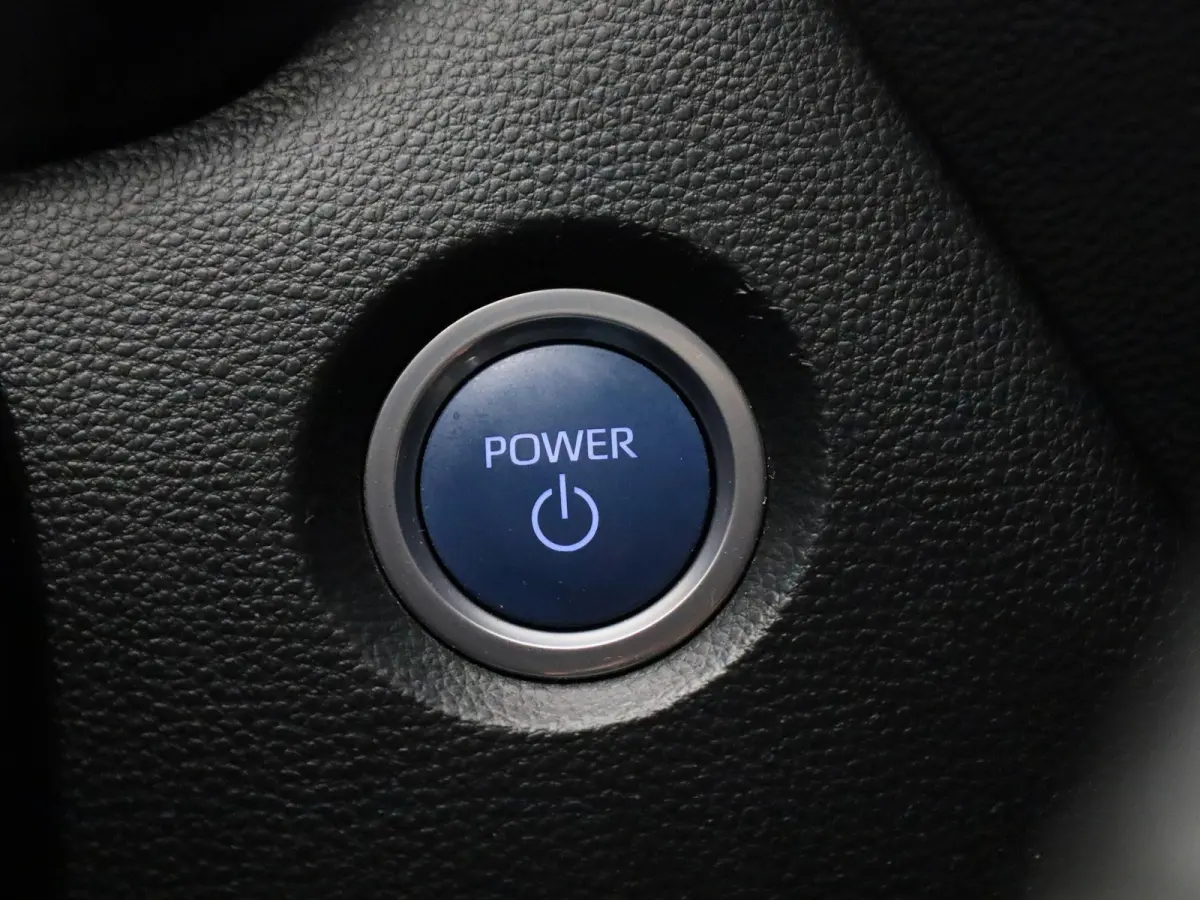 1.8 Hybrid Business Plus | Navigatie | Airco | Lichtmetalen Velgen | Privacy Glass | Camera | Keyless |