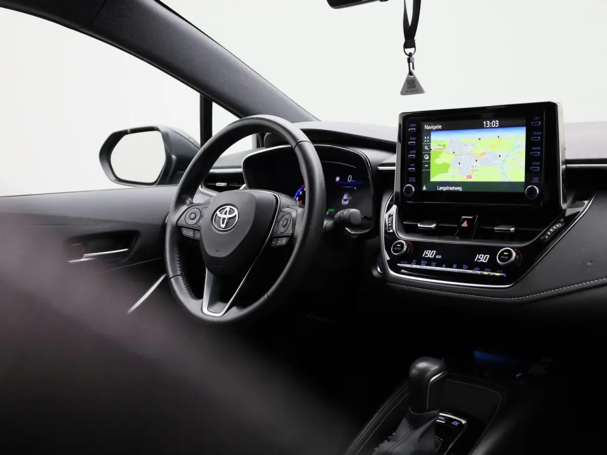 1.8 Hybrid Business Plus | Navigatie | Airco | Lichtmetalen Velgen | Privacy Glass | Camera | Keyless |