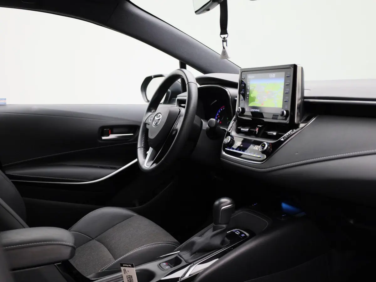 1.8 Hybrid Business Plus | Navigatie | Airco | Lichtmetalen Velgen | Privacy Glass | Camera | Keyless |