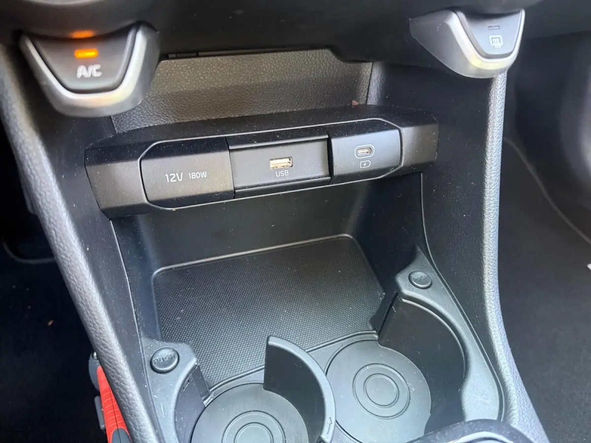 1.0 DPI DynamicPlusLine Airco | LM-velgen | Camera | Cruise control | Bluetooth | Navigatie | AppleCarPlay / Android auto |