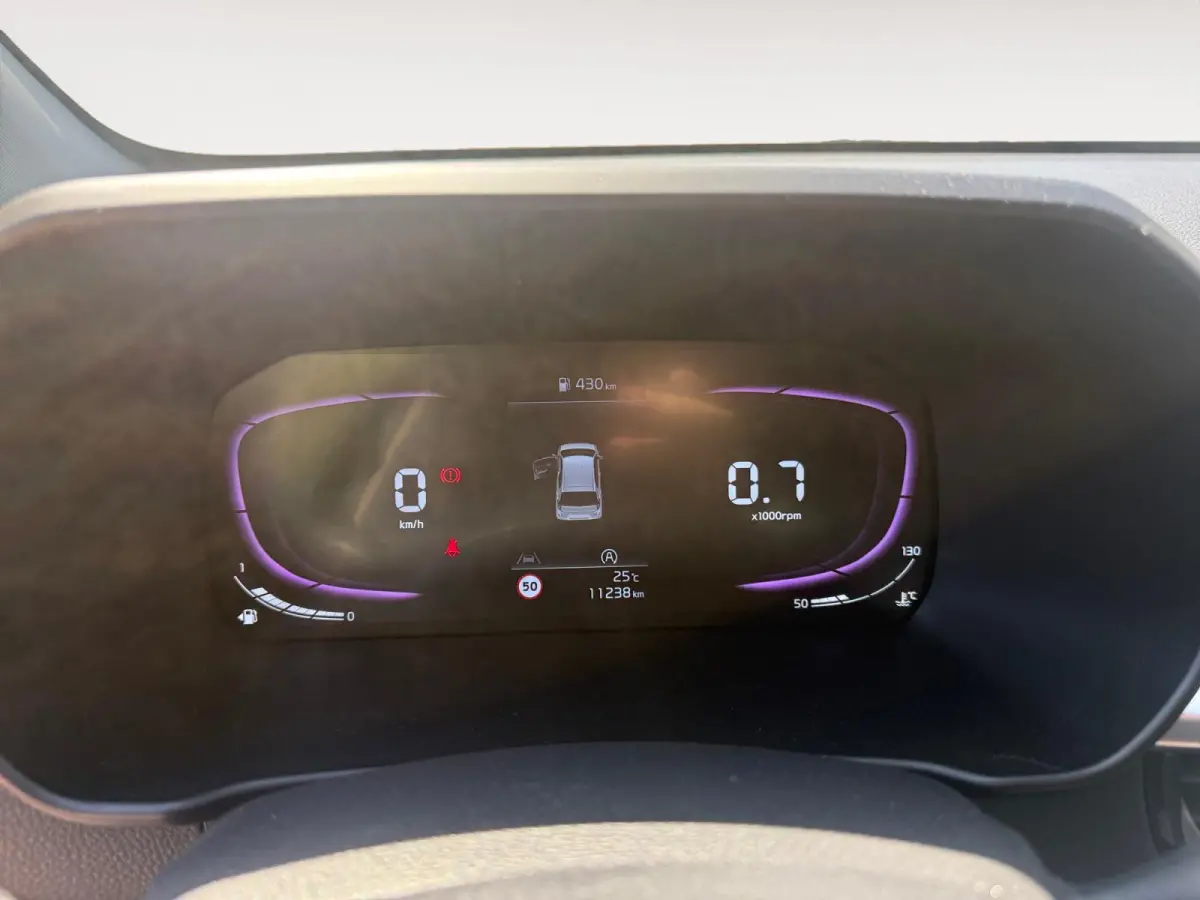 1.0 DPI DynamicPlusLine Airco | LM-velgen | Camera | Cruise control | Bluetooth | Navigatie | AppleCarPlay / Android auto |