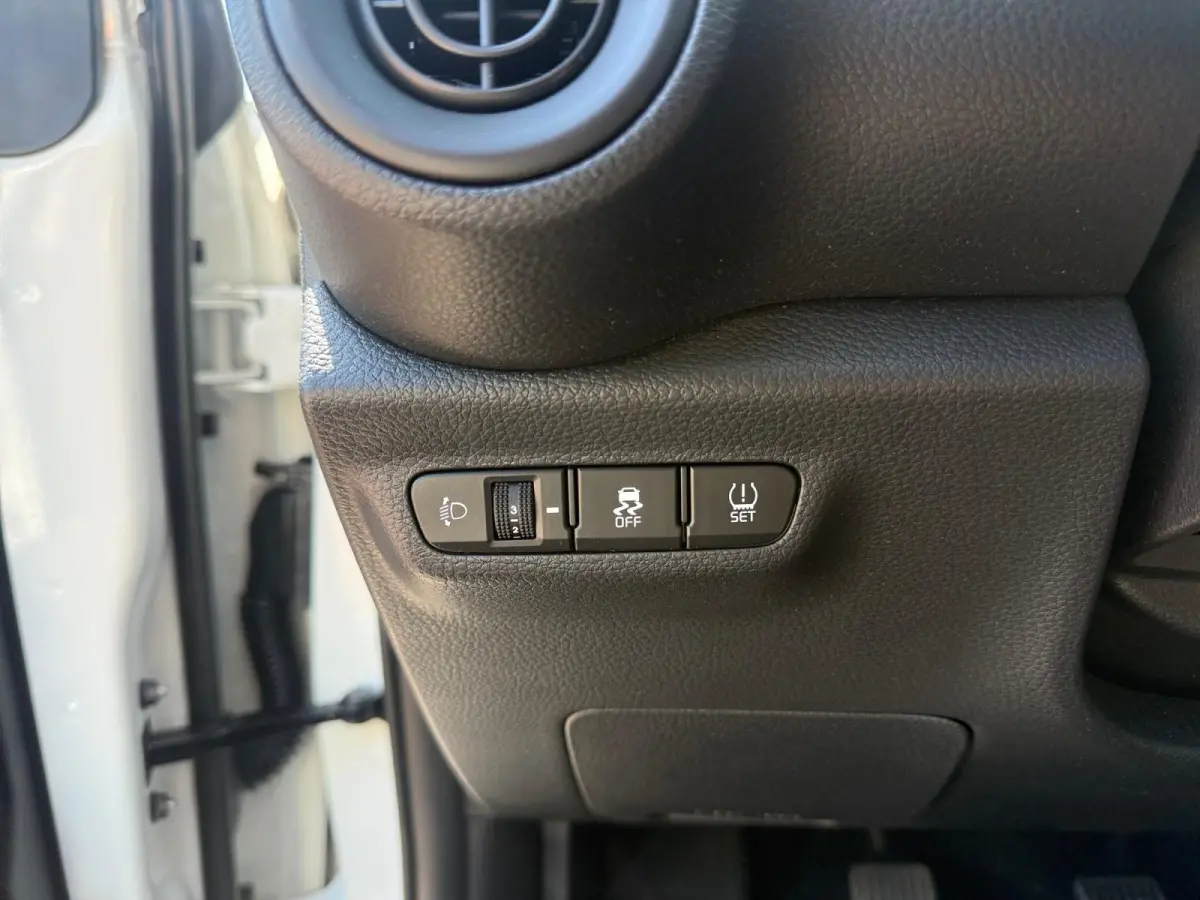 1.0 DPI DynamicPlusLine Airco | LM-velgen | Camera | Cruise control | Bluetooth | Navigatie | AppleCarPlay / Android auto |