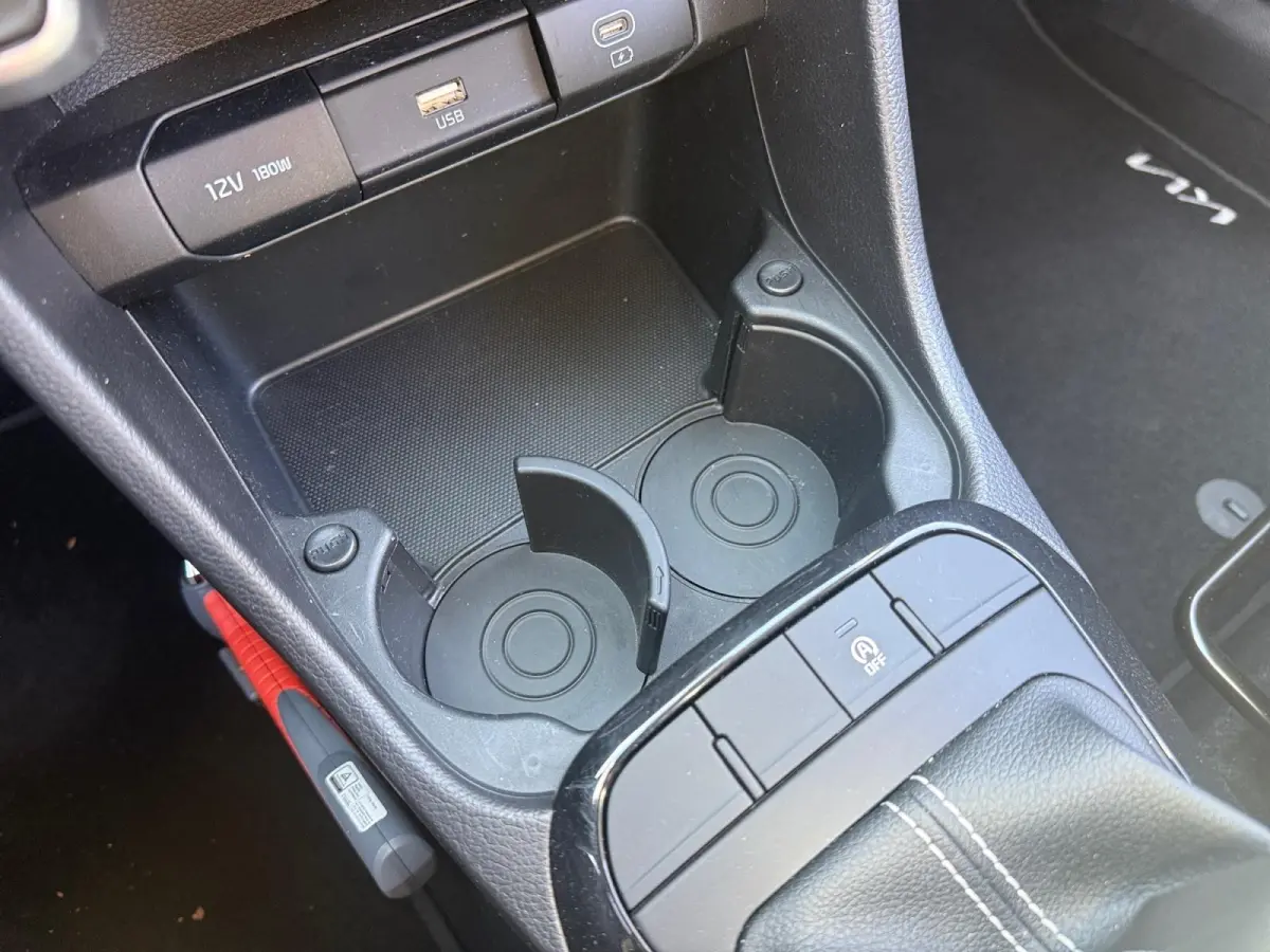 1.0 DPI DynamicPlusLine Airco | LM-velgen | Camera | Cruise control | Bluetooth | Navigatie | AppleCarPlay / Android auto |