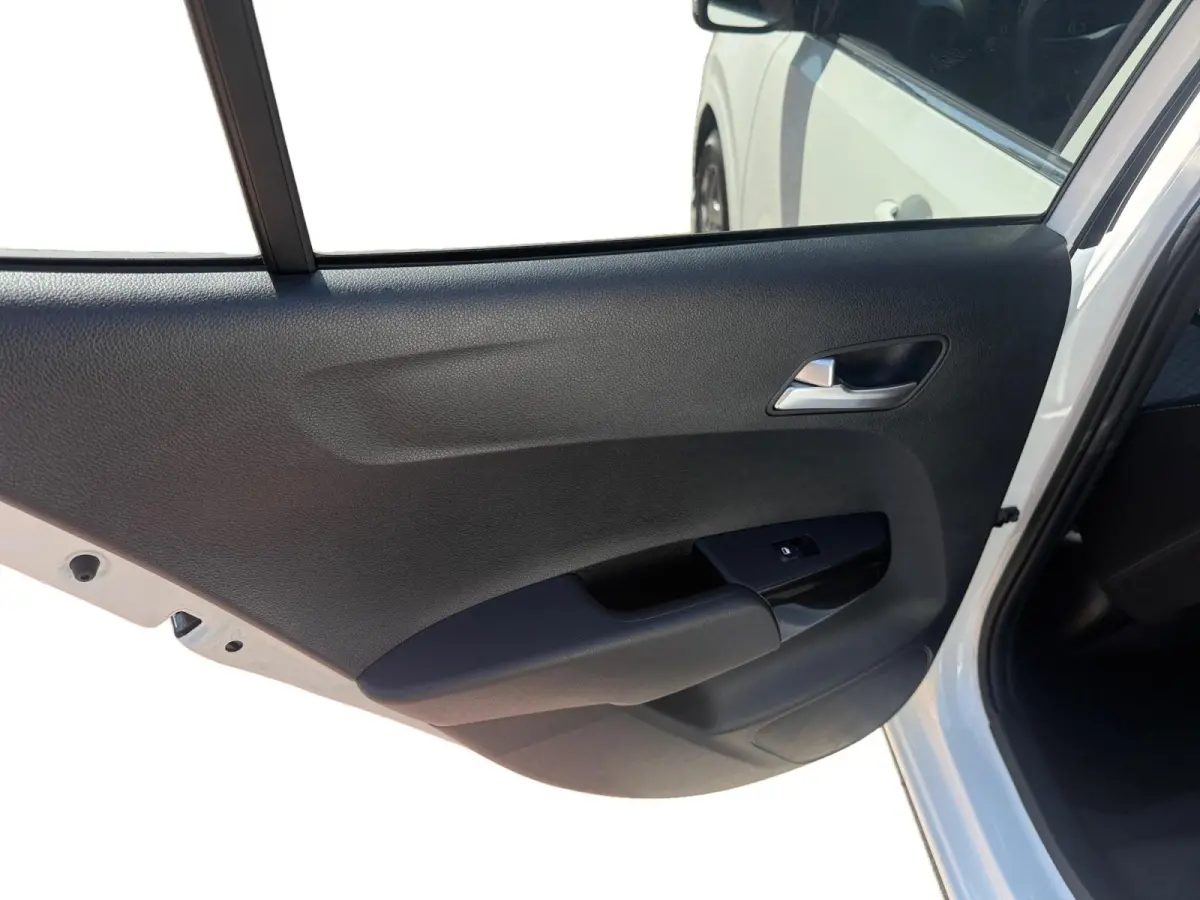 1.0 DPI DynamicPlusLine Airco | LM-velgen | Camera | Cruise control | Bluetooth | Navigatie | AppleCarPlay / Android auto |