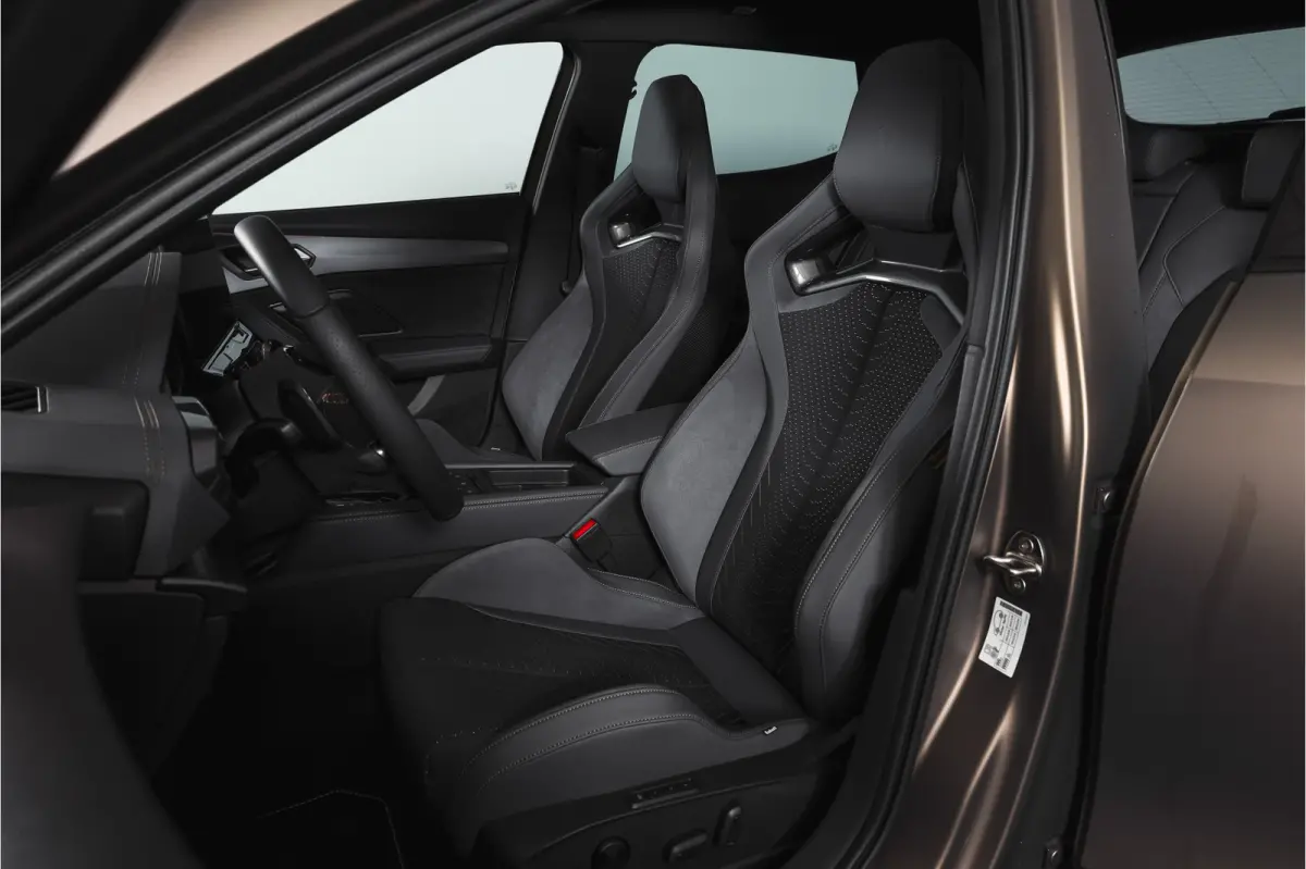 1.5 TSI e-Hybrid 272 PK VZ Extreme | Maxton Design | Bronze Matt | S/K-Panodak | Sennheiser | Elek. stoelen | Matrix LED | Adapt. Cruise | Stoel-+stuurverw. | Camera | NAV+App. Connect | Ele