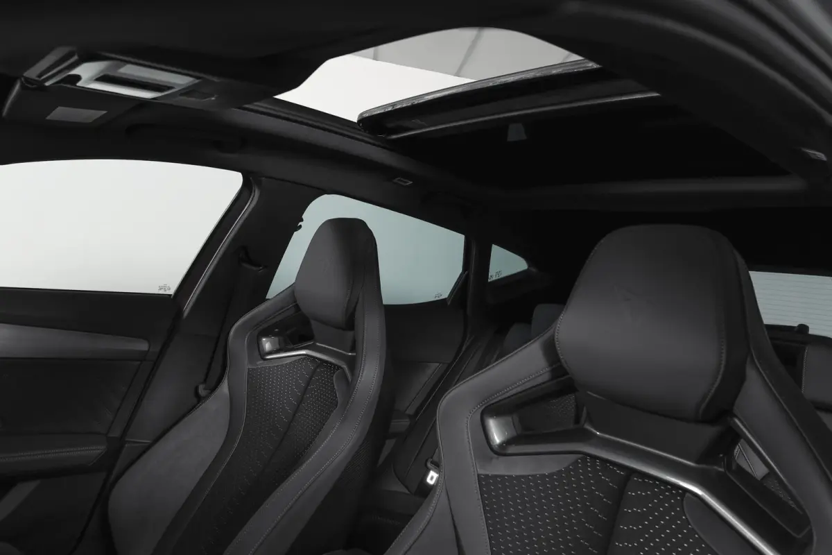 1.5 TSI e-Hybrid 272 PK VZ Extreme | Maxton Design | Bronze Matt | S/K-Panodak | Sennheiser | Elek. stoelen | Matrix LED | Adapt. Cruise | Stoel-+stuurverw. | Camera | NAV+App. Connect | Ele