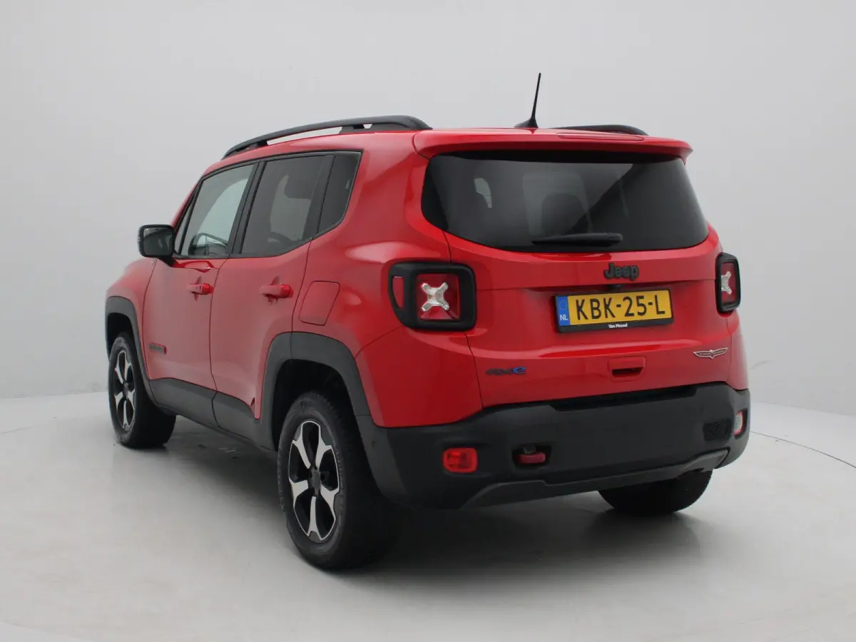4xe 240 Plug-in Hybrid Electric Trailhawk | Carplay | Lane Assist | Camera | Cruise Control |