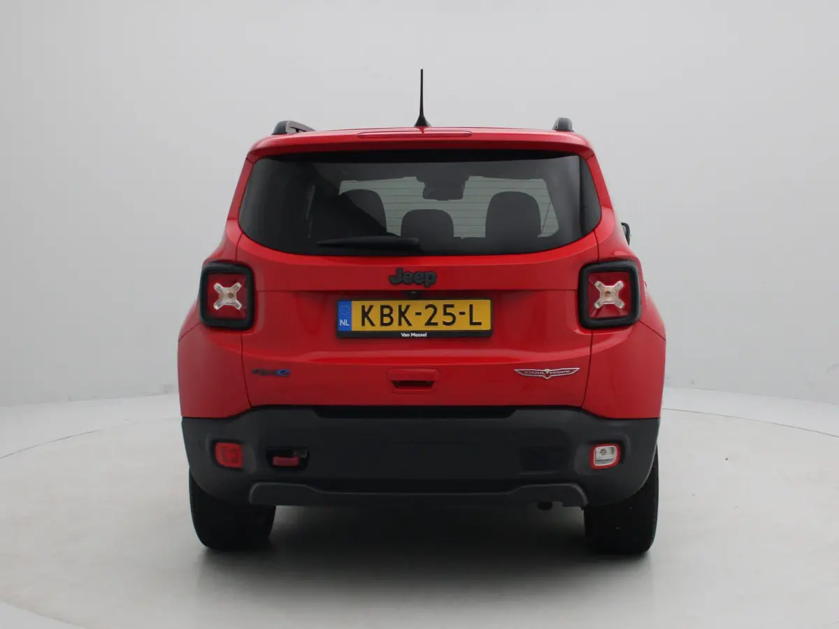 4xe 240 Plug-in Hybrid Electric Trailhawk | Carplay | Lane Assist | Camera | Cruise Control |