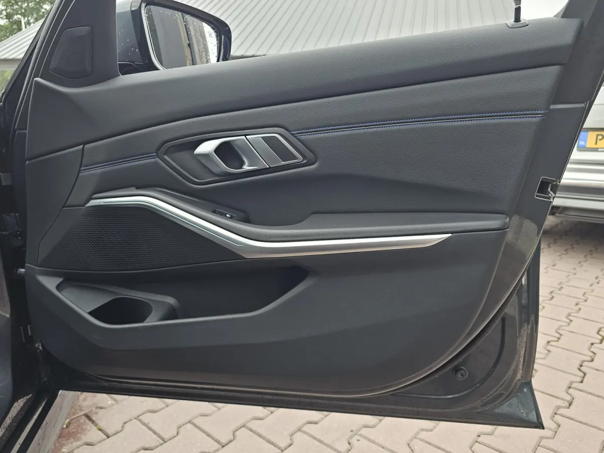 330e M-Sport Touring Plus | LED | Pano | Trekhaak | Stoelverwarming | Shadow-Line | Park Assist | Driving Assistant | Vol |
