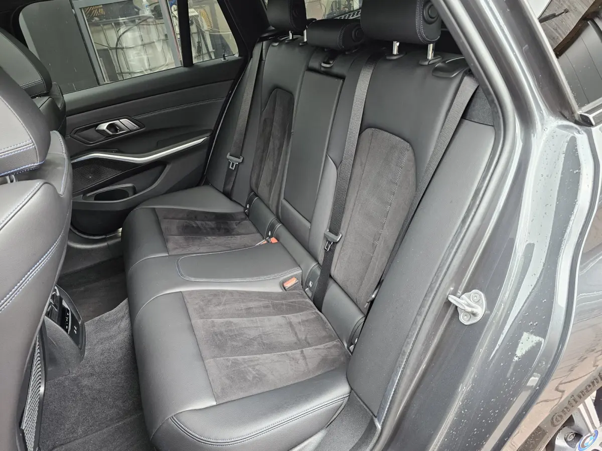 330e M-Sport Touring Plus | LED | Pano | Trekhaak | Stoelverwarming | Shadow-Line | Park Assist | Driving Assistant | Vol |