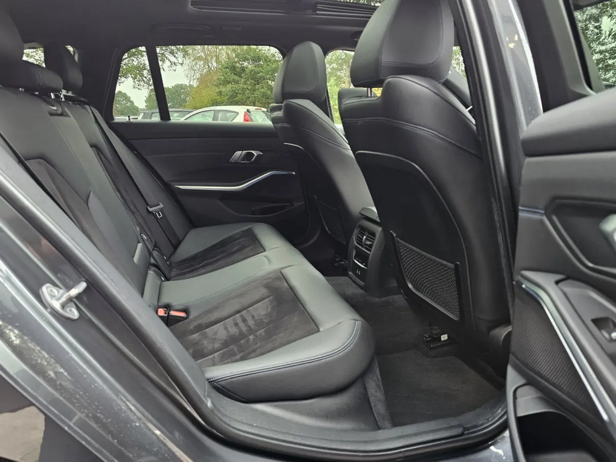 330e M-Sport Touring Plus | LED | Pano | Trekhaak | Stoelverwarming | Shadow-Line | Park Assist | Driving Assistant | Vol |