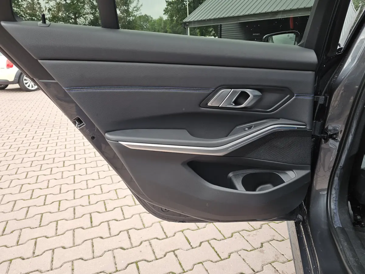 330e M-Sport Touring Plus | LED | Pano | Trekhaak | Stoelverwarming | Shadow-Line | Park Assist | Driving Assistant | Vol |