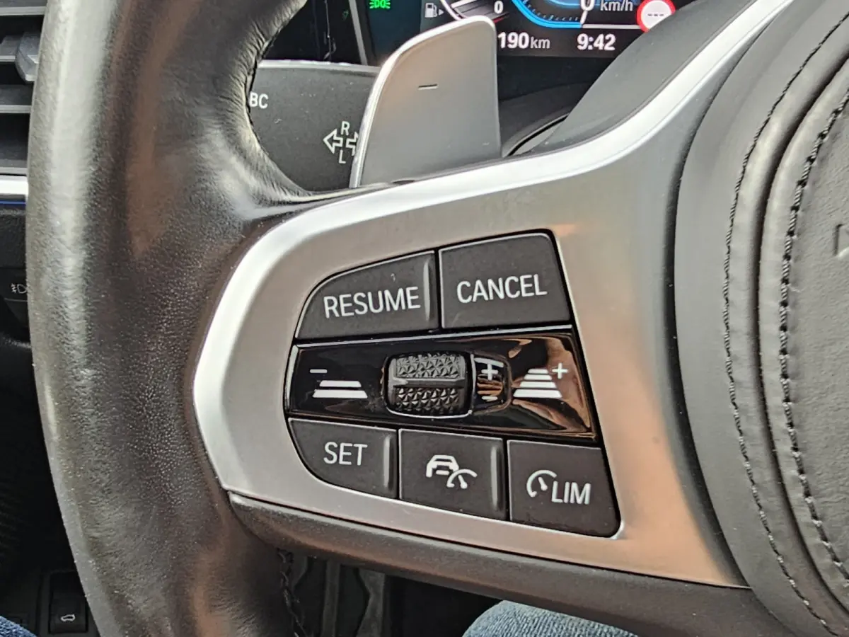 330e M-Sport Touring Plus | LED | Pano | Trekhaak | Stoelverwarming | Shadow-Line | Park Assist | Driving Assistant | Vol |