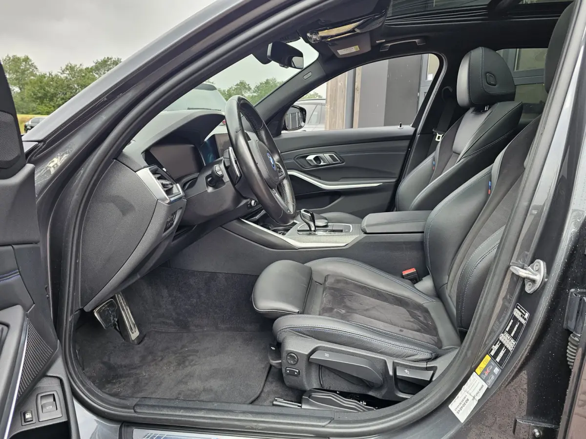 330e M-Sport Touring Plus | LED | Pano | Trekhaak | Stoelverwarming | Shadow-Line | Park Assist | Driving Assistant | Vol |