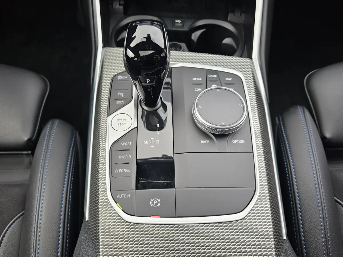 330e M-Sport Touring Plus | LED | Pano | Trekhaak | Stoelverwarming | Shadow-Line | Park Assist | Driving Assistant | Vol |