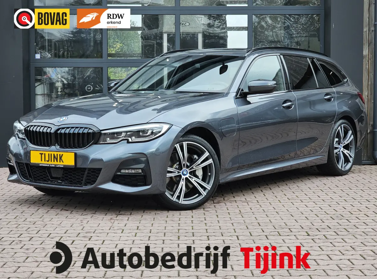 330e M-Sport Touring Plus | LED | Pano | Trekhaak | Stoelverwarming | Shadow-Line | Park Assist | Driving Assistant | Vol |