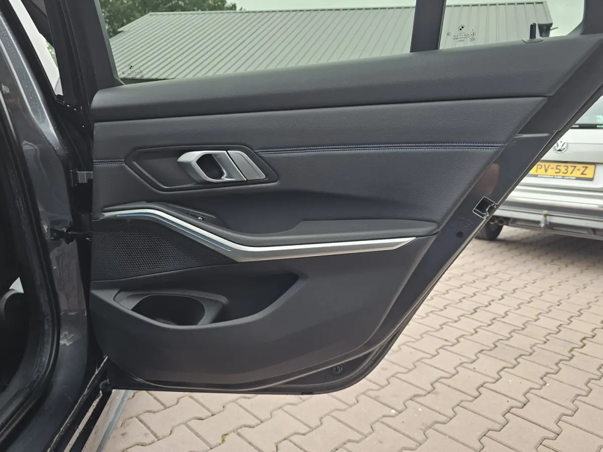330e M-Sport Touring Plus | LED | Pano | Trekhaak | Stoelverwarming | Shadow-Line | Park Assist | Driving Assistant | Vol |