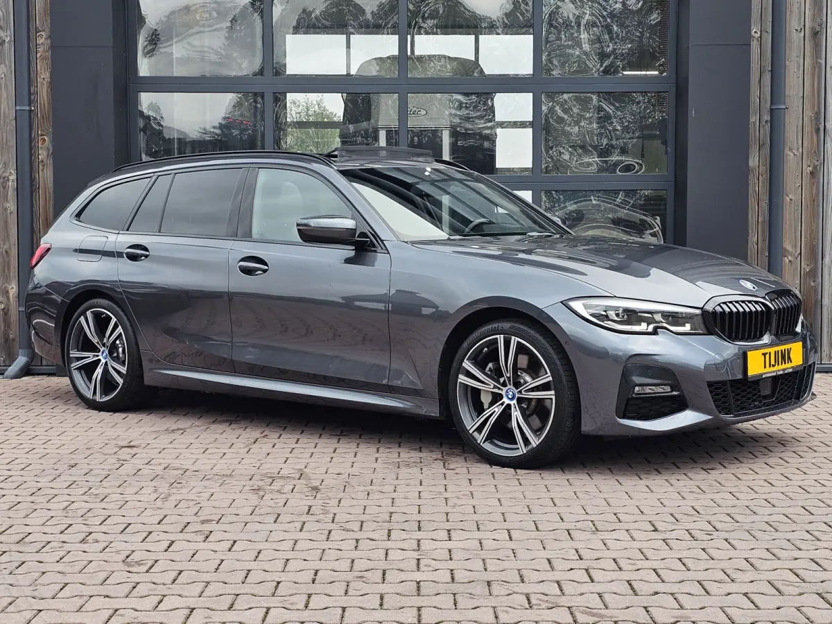 330e M-Sport Touring Plus | LED | Pano | Trekhaak | Stoelverwarming | Shadow-Line | Park Assist | Driving Assistant | Vol |