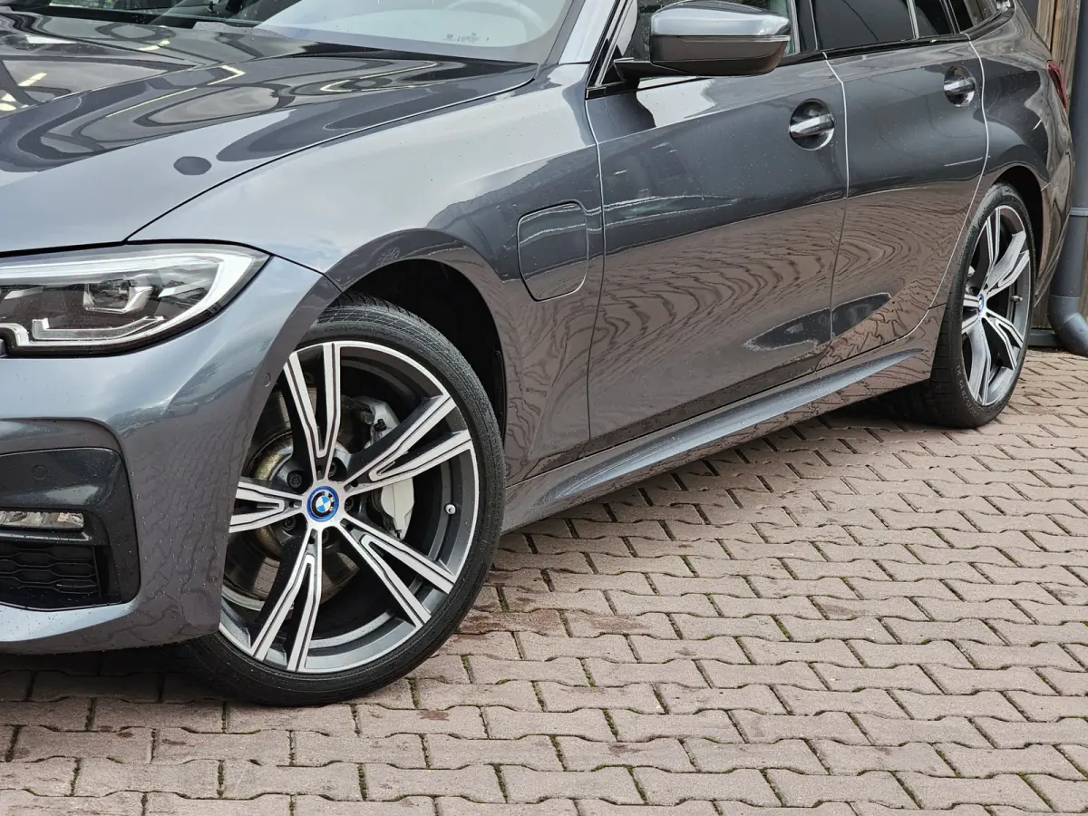 330e M-Sport Touring Plus | LED | Pano | Trekhaak | Stoelverwarming | Shadow-Line | Park Assist | Driving Assistant | Vol |