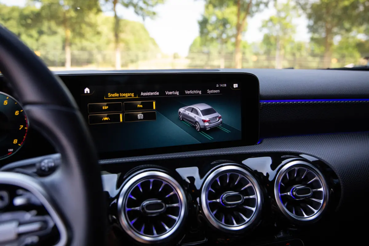 180 Premium Plus , Adaptive cruise control, Sfeerverlichting, Stoelverwarming, Achteruitrijcamera