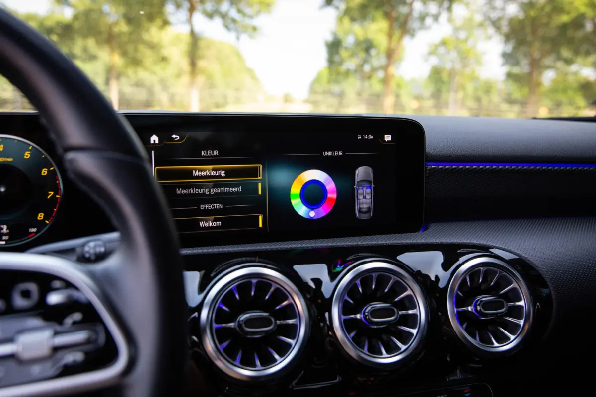 180 Premium Plus , Adaptive cruise control, Sfeerverlichting, Stoelverwarming, Achteruitrijcamera