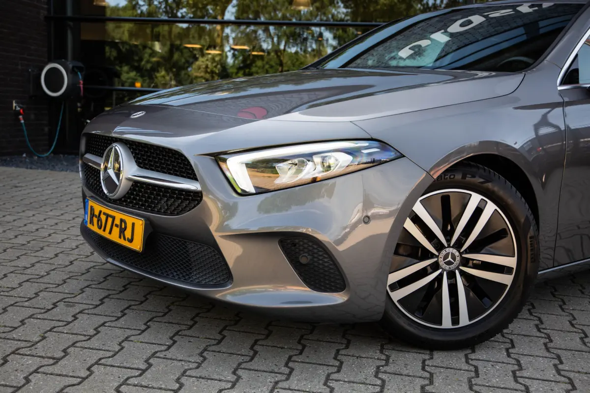 180 Premium Plus , Adaptive cruise control, Sfeerverlichting, Stoelverwarming, Achteruitrijcamera