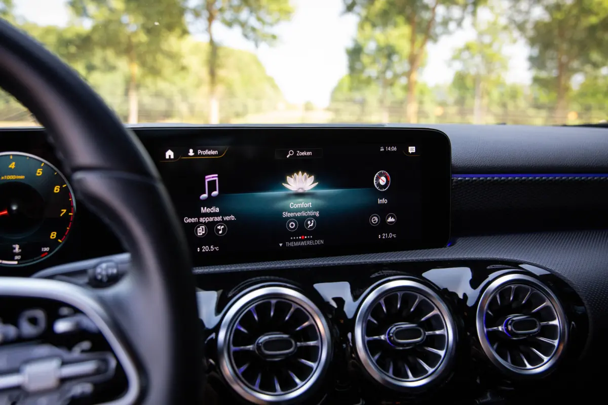 180 Premium Plus , Adaptive cruise control, Sfeerverlichting, Stoelverwarming, Achteruitrijcamera