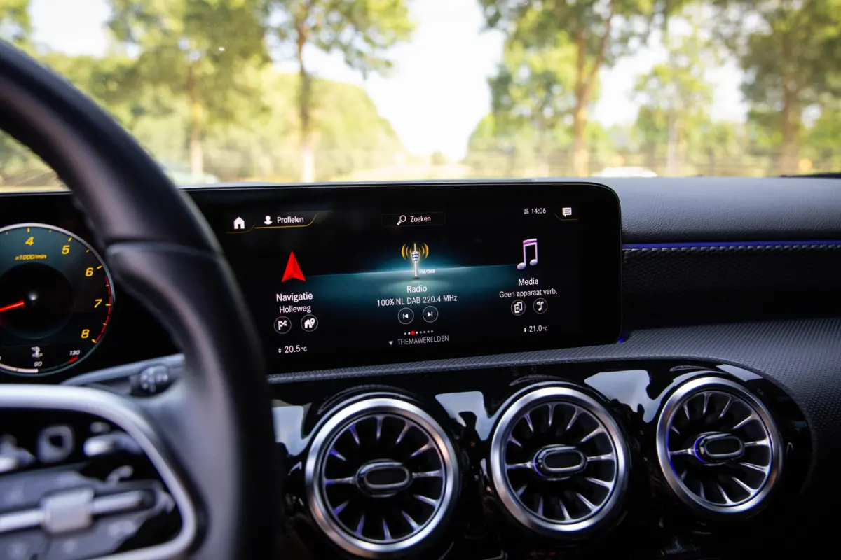 180 Premium Plus , Adaptive cruise control, Sfeerverlichting, Stoelverwarming, Achteruitrijcamera