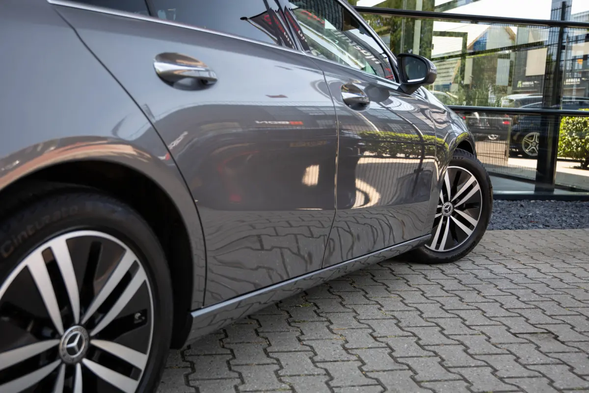 180 Premium Plus , Adaptive cruise control, Sfeerverlichting, Stoelverwarming, Achteruitrijcamera