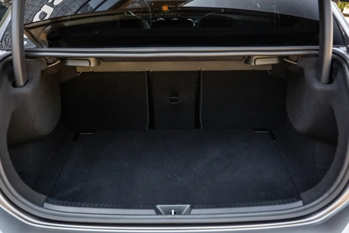 180 Premium Plus , Adaptive cruise control, Sfeerverlichting, Stoelverwarming, Achteruitrijcamera