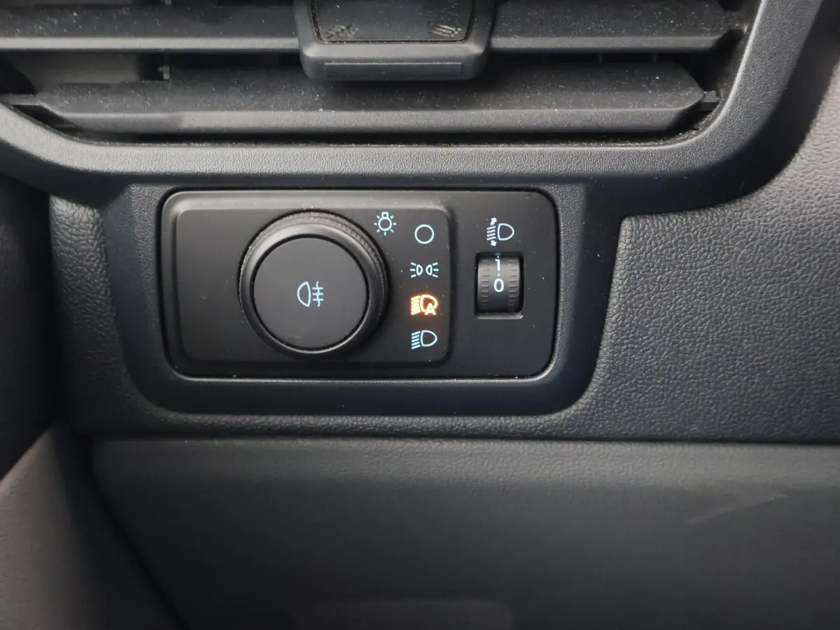 300 2.0 TDCI L2H1 6-PERS DUBBEL CAB. + TREKHAAK | CARPLAY | CAMERA