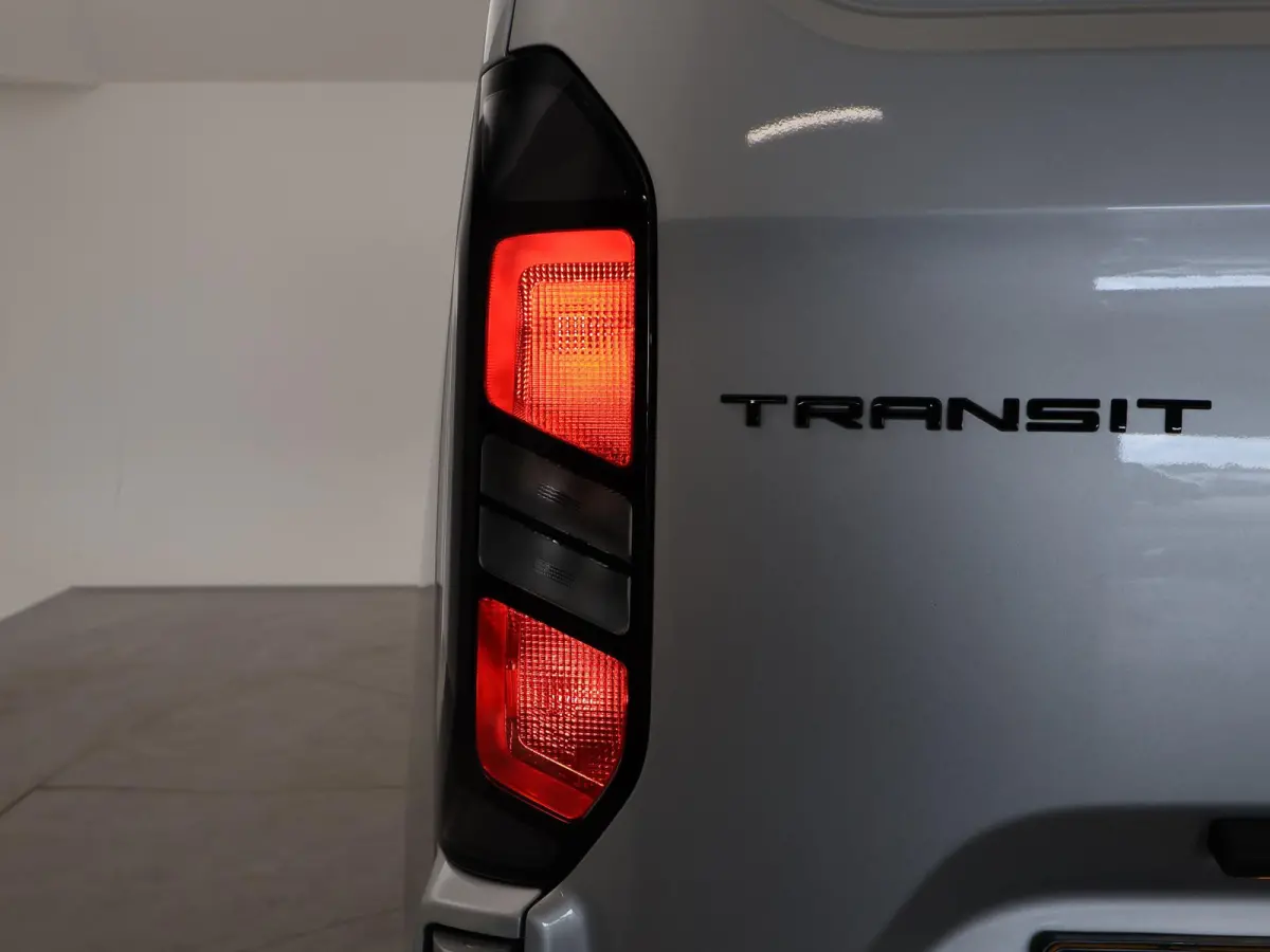 300 2.0 TDCI L2H1 6-PERS DUBBEL CAB. + TREKHAAK | CARPLAY | CAMERA