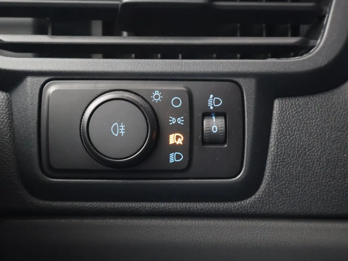300 2.0 TDCI L2H1 6-PERS DUBBEL CAB. + TREKHAAK | CARPLAY | CAMERA