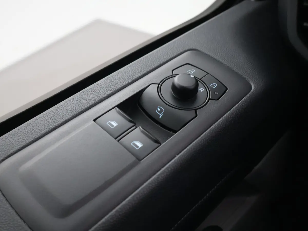 300 2.0 TDCI L2H1 6-PERS DUBBEL CAB. + TREKHAAK | CARPLAY | CAMERA
