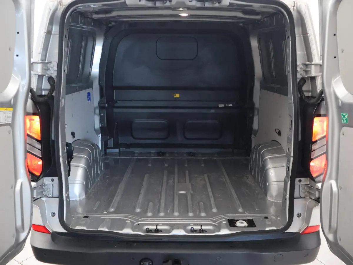 300 2.0 TDCI L2H1 6-PERS DUBBEL CAB. + TREKHAAK | CARPLAY | CAMERA