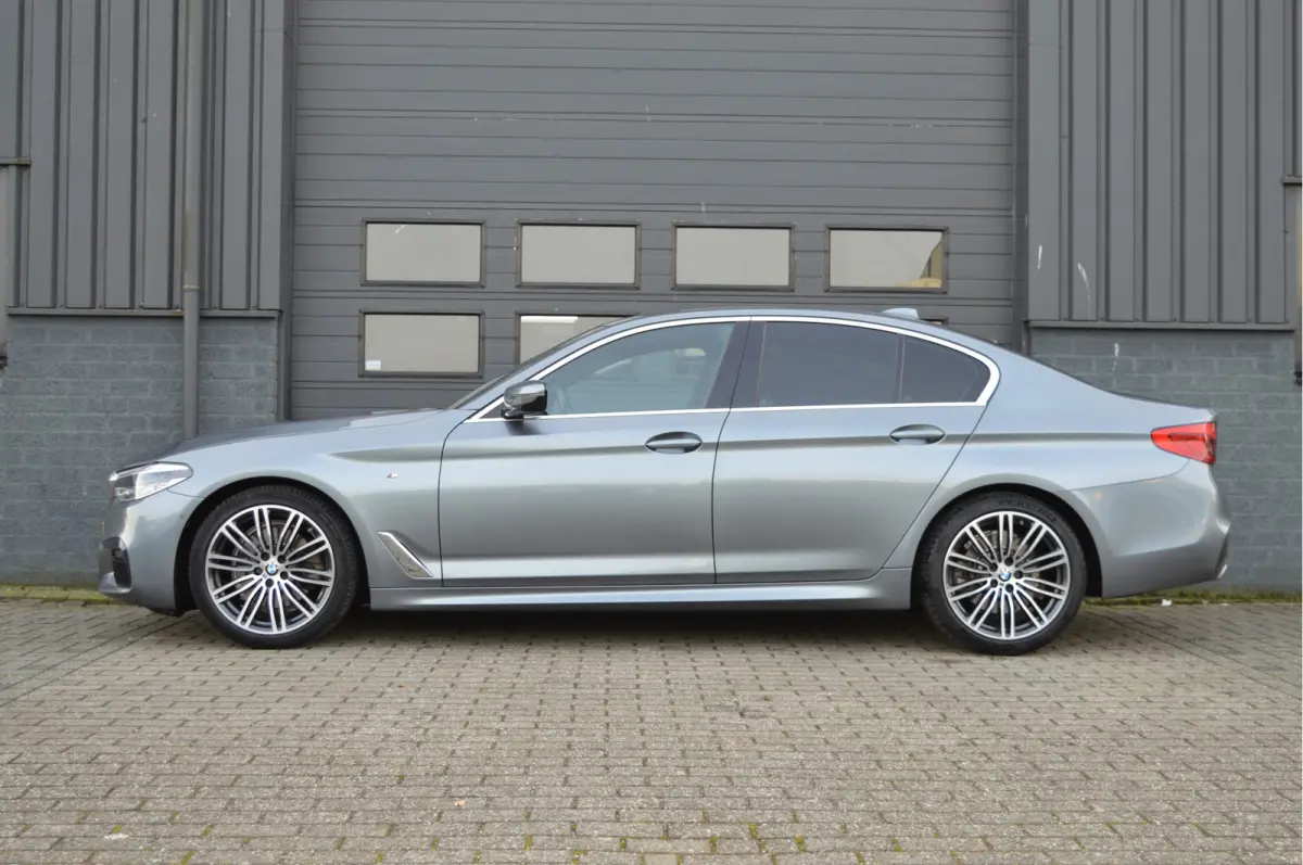 520i High Executive Edition | M-PAKKET | CAMERA | LED | KEYLESS | TREKHAAK |